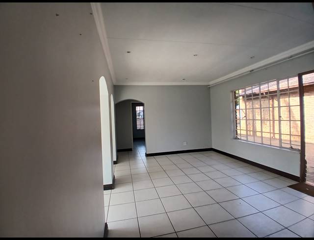 4 BEDROOM HOUSE FOR SALE IN PARKHILL GARDENS